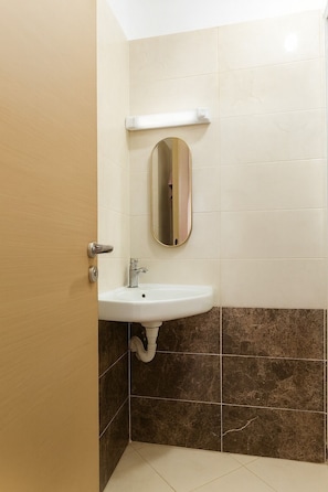 Bathroom - Economy apartment near train station (Bouznika)