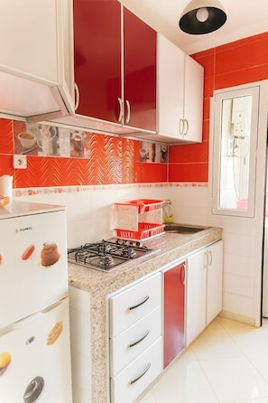 Private kitchen - Economy apartment near train station (Bouznika)