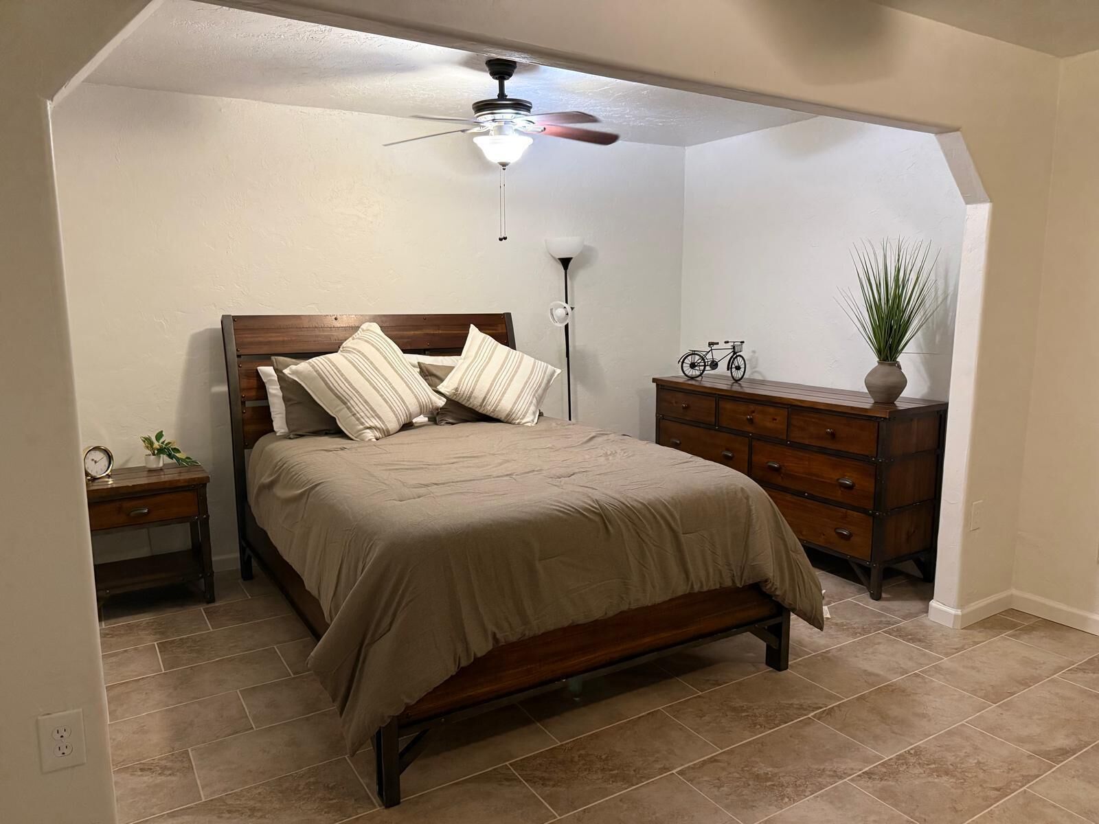 1 Schlafzimmer, Schreibtisch, Bügeleisen/Bügelbrett, kostenloses WLAN