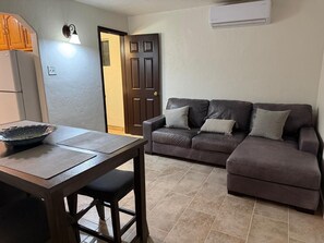 Smart TV - Modern Private Mercado San Agustin Apartment, Prime Location & Easy Parking (Tucson)