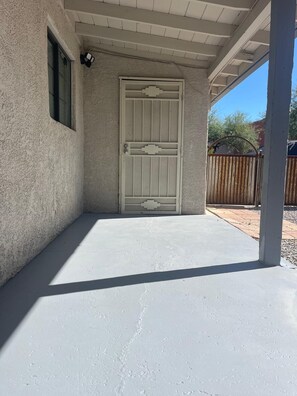 Property grounds - Modern Private Mercado San Agustin Apartment, Prime Location & Easy Parking (Tucson)