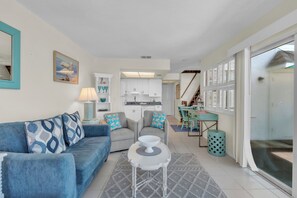 Téléviseur connecté, lecteur de DVD, livres