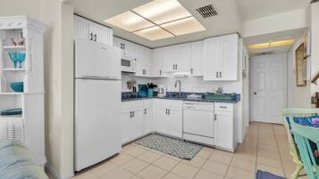 Coffee/tea maker, fridge, microwave, oven