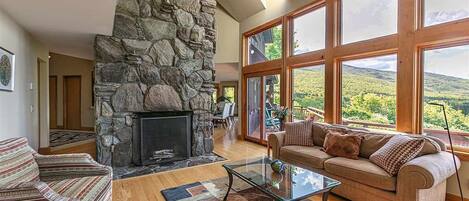 Televisie en een open haard