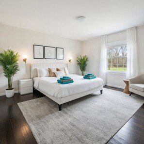 Luxury Apartment | Iron/ironing board, free WiFi - Upscale Modern Luxury 3BR Home  (White Plains)