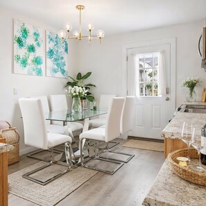 Luxury Apartment | In-room dining