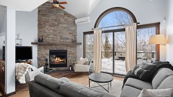 Télévision, cheminée