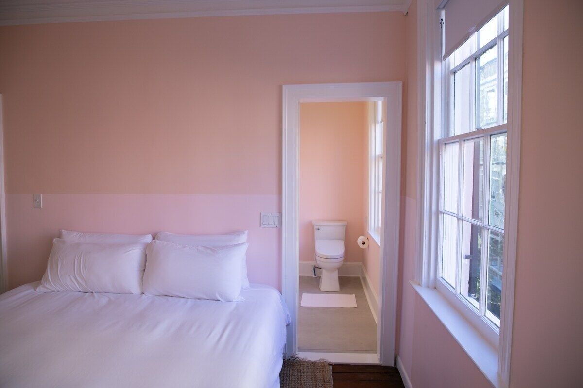 1 slaapkamer, een strijkplank/strijkijzer, gratis wifi, beddengoed