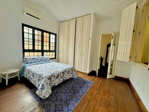 1 bedroom, Internet, bed sheets - Historic Apartment - Balcony in Old Town with A/C & fast wifi - Pet Friendly (Panamá)