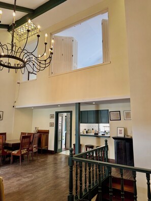 Dining - Historic Apartment - Balcony in Old Town with A/C & fast wifi - Pet Friendly (Panamá)