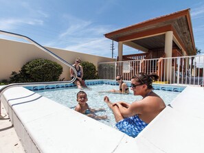 Outdoor pool, a heated pool - Surf Dweller 712 - Wave Whisperer (Fort Walton Beach)