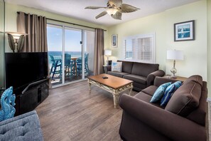 Appartement (Gulf Dunes 610 - Surfside Sanctuary) | Woonkamer | Een televisie