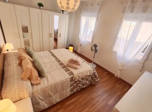 1 bedroom, iron/ironing board, WiFi, bed sheets - 5 minutes walking distance to the beach! Comfortable Apartment in the Center. (Santa Pola)