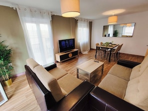 Living area - 5 minutes walking distance to the beach! Comfortable Apartment in the Center. (Santa Pola)