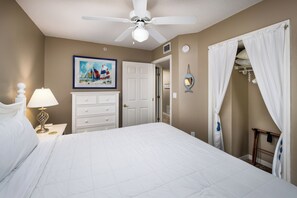 Interior - Islander 5006 - Ocean Star (Fort Walton Beach)