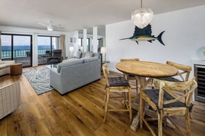 Interior - Surf Dweller 406 - The Beachcomber (Fort Walton Beach)