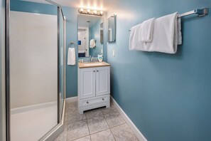 Bathroom - Pelican Isle 306 - Waves of Bliss (Fort Walton Beach)