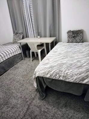 Iron/ironing board, WiFi, bed sheets - Spacious 5-bedroom house in superb Salt Lake City with AC (Salt Lake City)