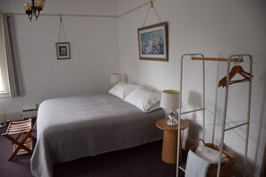 Bügeleisen/Bügelbrett, kostenloses WLAN, Bettwäsche