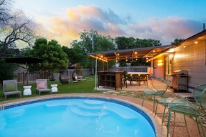 Pool - Sleeps 10 - Pool - Hot Tub - Fire Pit - Playground (San Antonio)