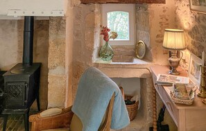 Interior - Beautiful home in Saint-Léon-sur-Vézère with WiFi (Saint-Léon-sur-Vézère)