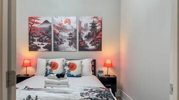 Bügeleisen/Bügelbrett, Reisekinderbett, Bettwäsche