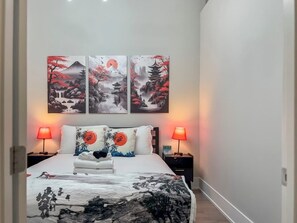 Iron/ironing board, travel cot, bed sheets - Stylish Japanese-Themed 2BR Apt Close to Downtown (Chicago)