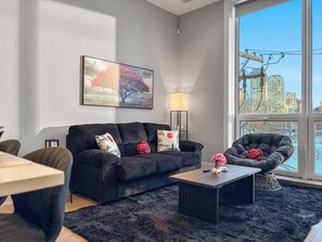 TV - Stylish Japanese-Themed 2BR Apt Close to Downtown (Chicago)