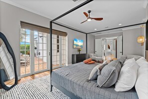 5 bedrooms, iron/ironing board, free WiFi, bed sheets - Sarasota Bayside House - Cabana - Pool - Fully Stocked - Resort Style Backyard (Sarasota)