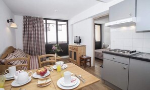 Dining - 2/3 Rooms 6 People (Tignes)