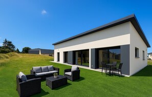 Outdoor dining - Awesome home in CREANCES with WiFi (CREANCES)