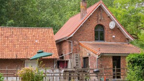A traditional brick house with a red-tiled roof, a chimney, and a satellite dish. - Ancien moulin restauré (Clerques)