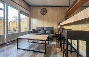 Interior - Stunning home in Miramas with WiFi (Miramas)