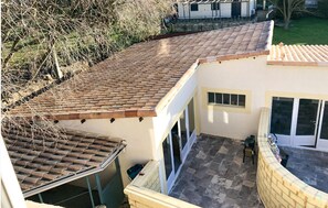 Property grounds - Stunning home in Miramas with WiFi (Miramas)