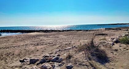 Awesome home in Miramas with swimming pool