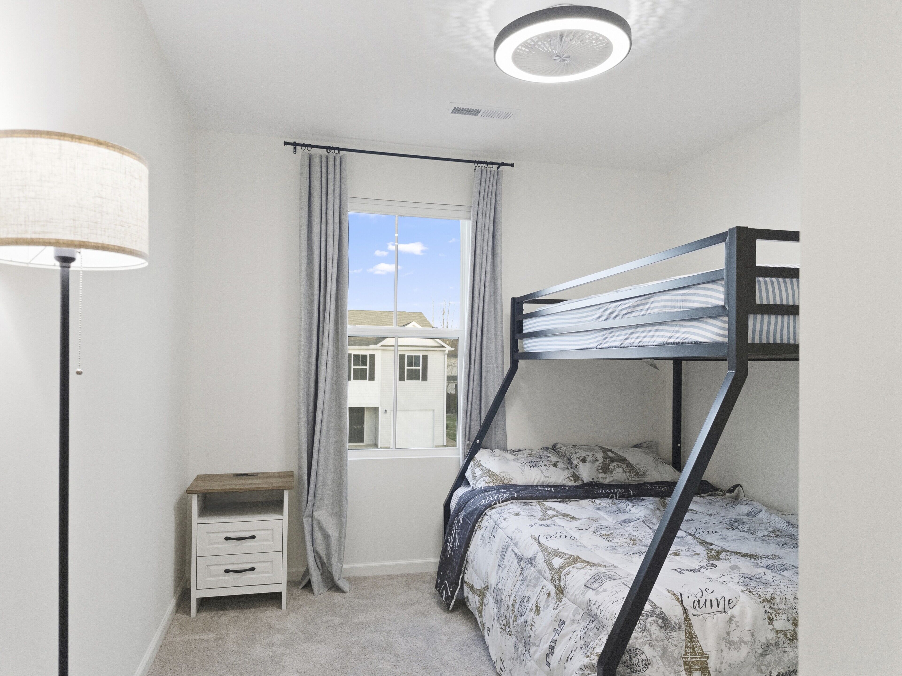 3 bedrooms, bed sheets