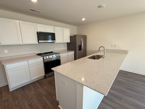 Private kitchen - Spacious 3-bedroom townhome in charming Greenville (Greenville)