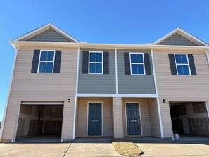 Exterior - Spacious 3-bedroom townhome in charming Greenville (Greenville)