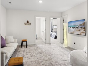 3 bedrooms, bed sheets - Brand New Modern 3BR Duplex • Near ECU Hospital (Greenville)