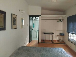 3 bedrooms, bed sheets