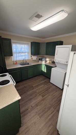 Micro-ondes, four, plaque de cuisson, lave-vaisselle