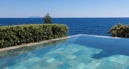 Vill'A Fiurentina â Erbalunga, piscine Ă dĂ©bordement vue mer