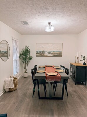 Dining - Spacious County Oasis near Tupelo (Saltillo)