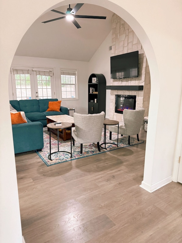 Living area - Spacious County Oasis near Tupelo (Saltillo)