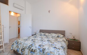 2 chambres, fer et planche à repasser