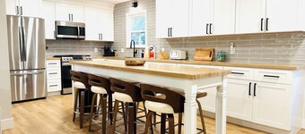 Bluebell Cottage - Renovated, No Checkout Instructions, Close to Downtown