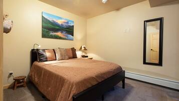 2 bedrooms, iron/ironing board, travel cot, WiFi