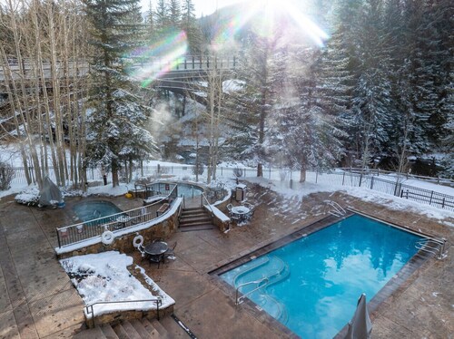 Ski in/Ski Out to Gondola,Hot Tubs,Pool, Ski Valet