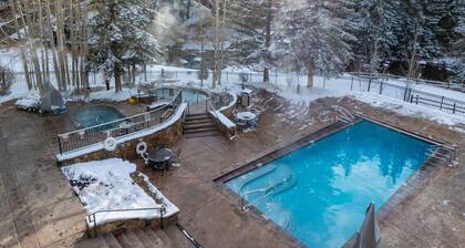 Ski in/Ski Out to Gondola,Hot Tubs,Pool, Ski Valet