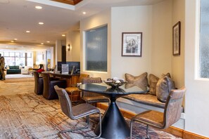 Dining - Ski in/Ski Out to Gondola,Hot Tubs,Pool, Ski Valet (Vail)